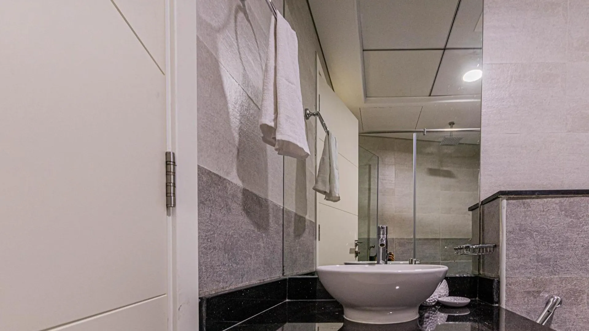 Elegant 3Br Duplex Crystal Residence Dubai United Arab Emirates
