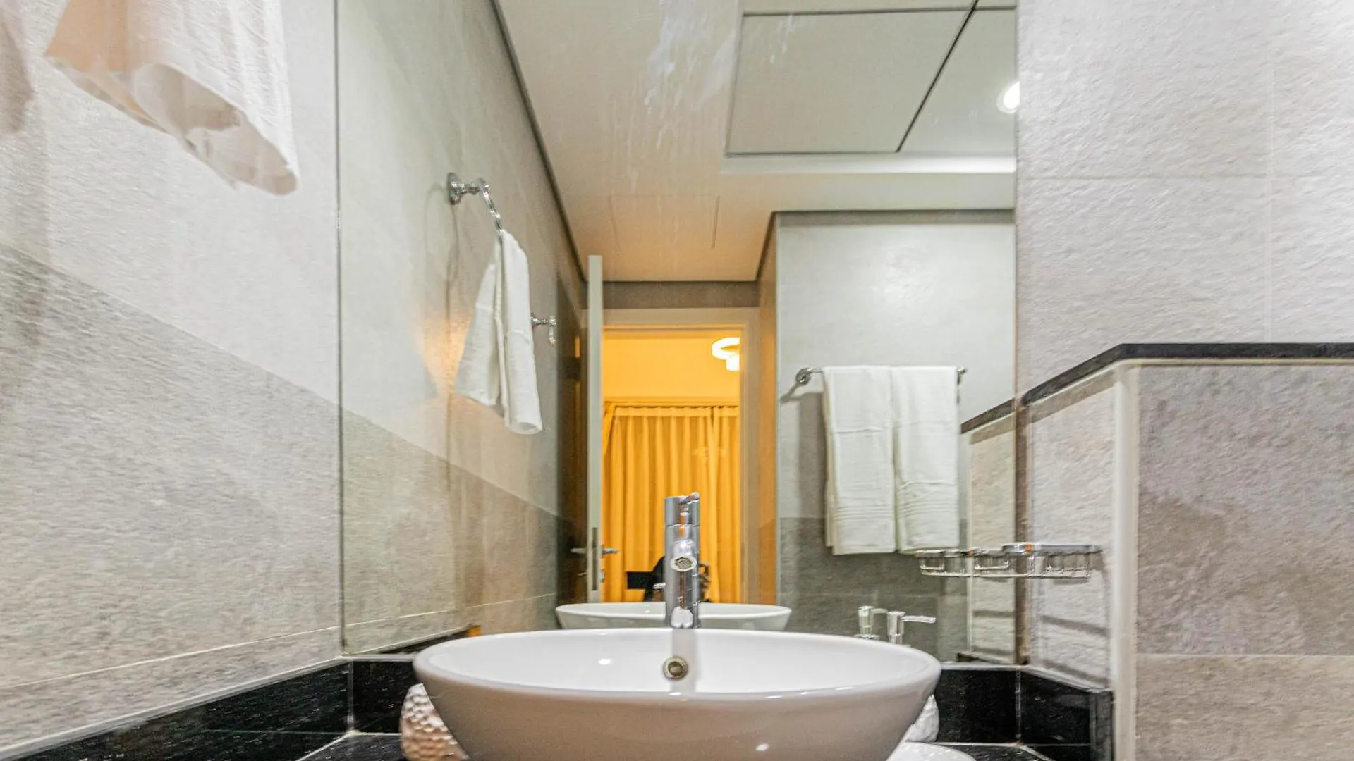 アパート Elegant 3Br Duplex Crystal Residence ドバイ