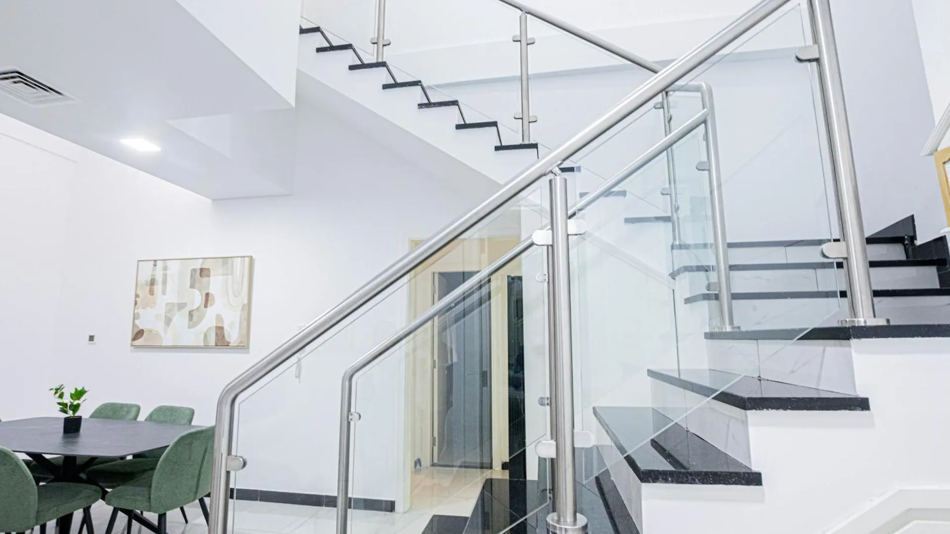 アパート Elegant 3Br Duplex Crystal Residence ドバイ