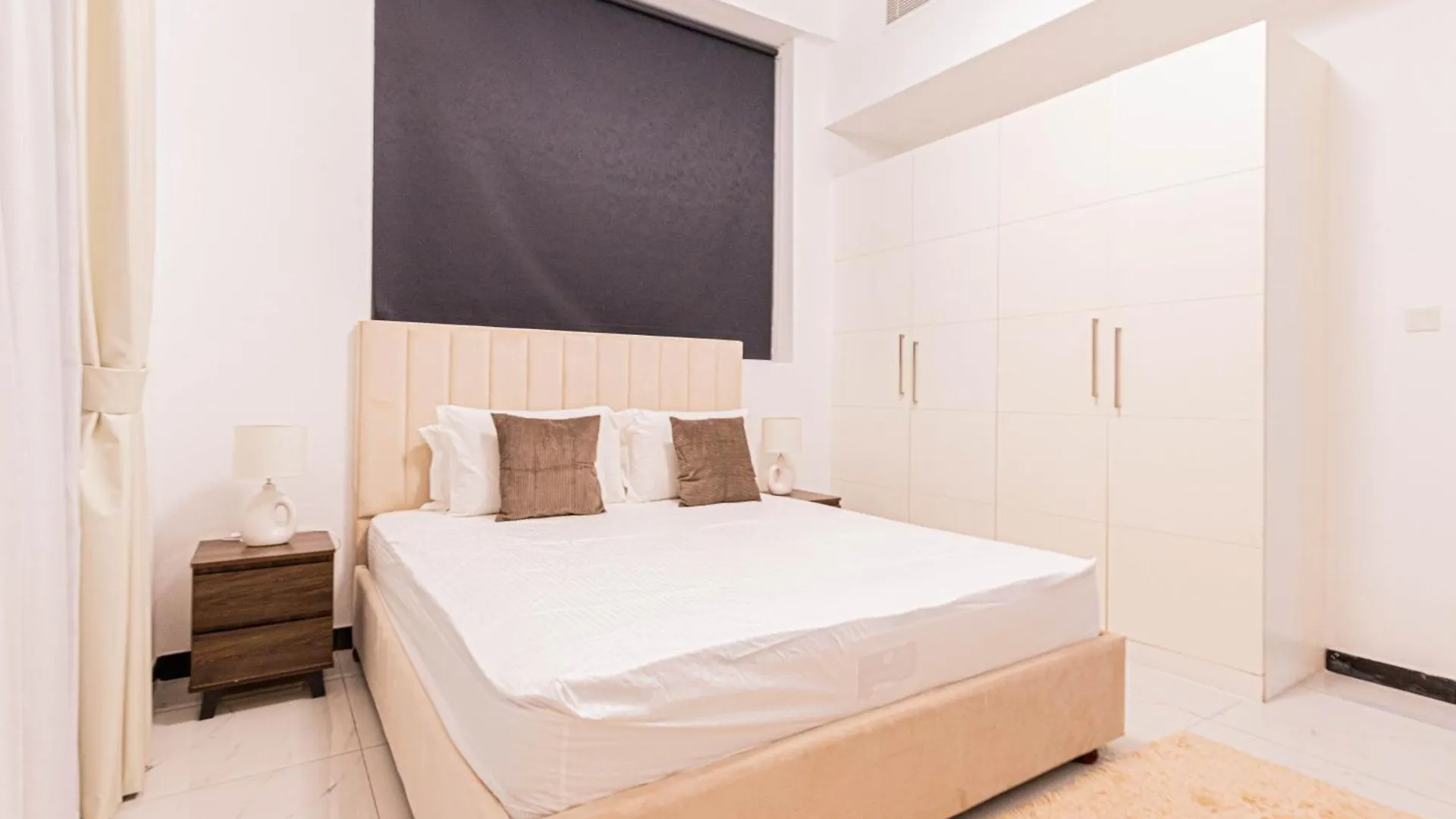 アパート Elegant 3Br Duplex Crystal Residence ドバイ