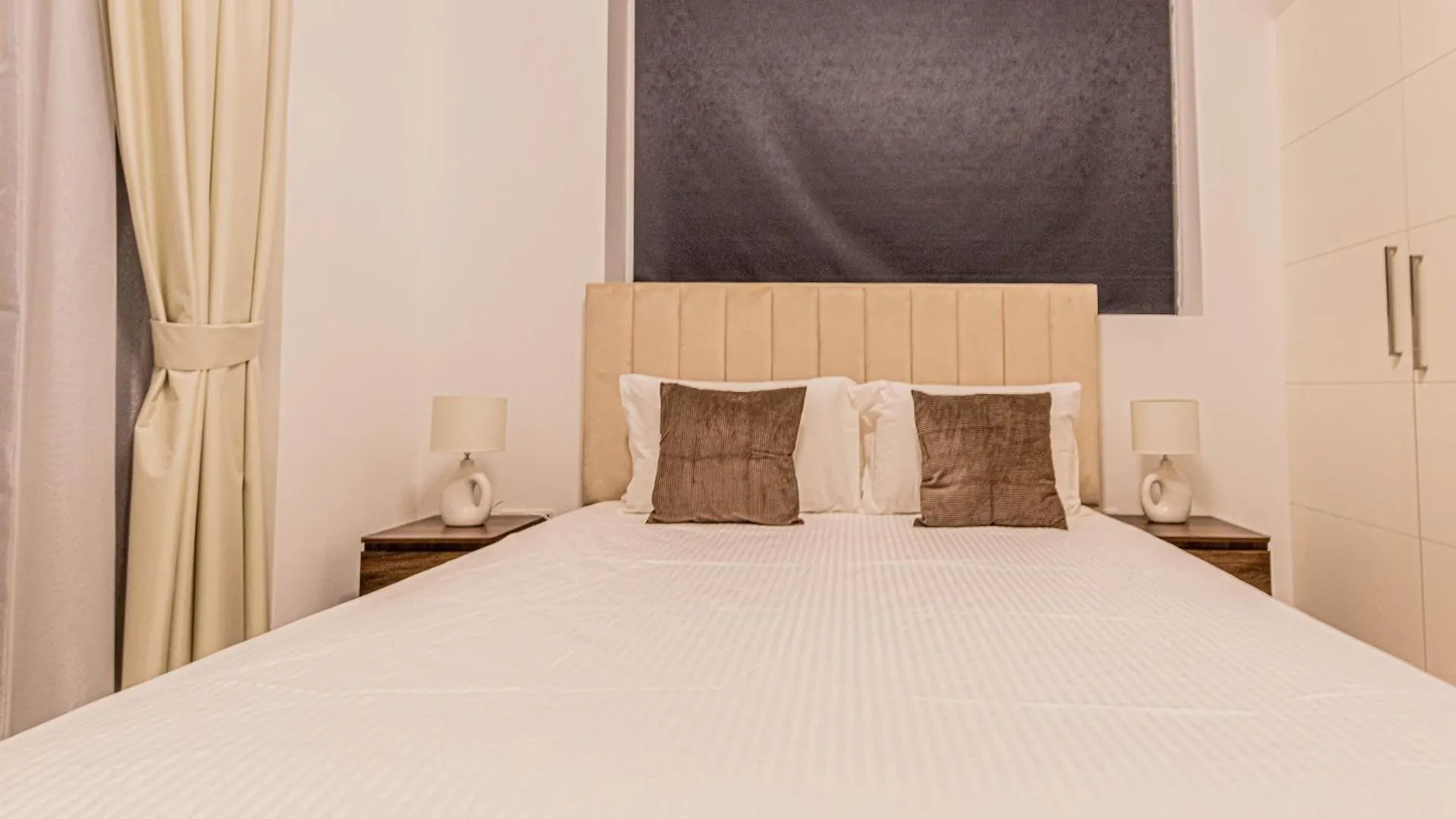 Elegant 3Br Duplex Crystal Residence ドバイ