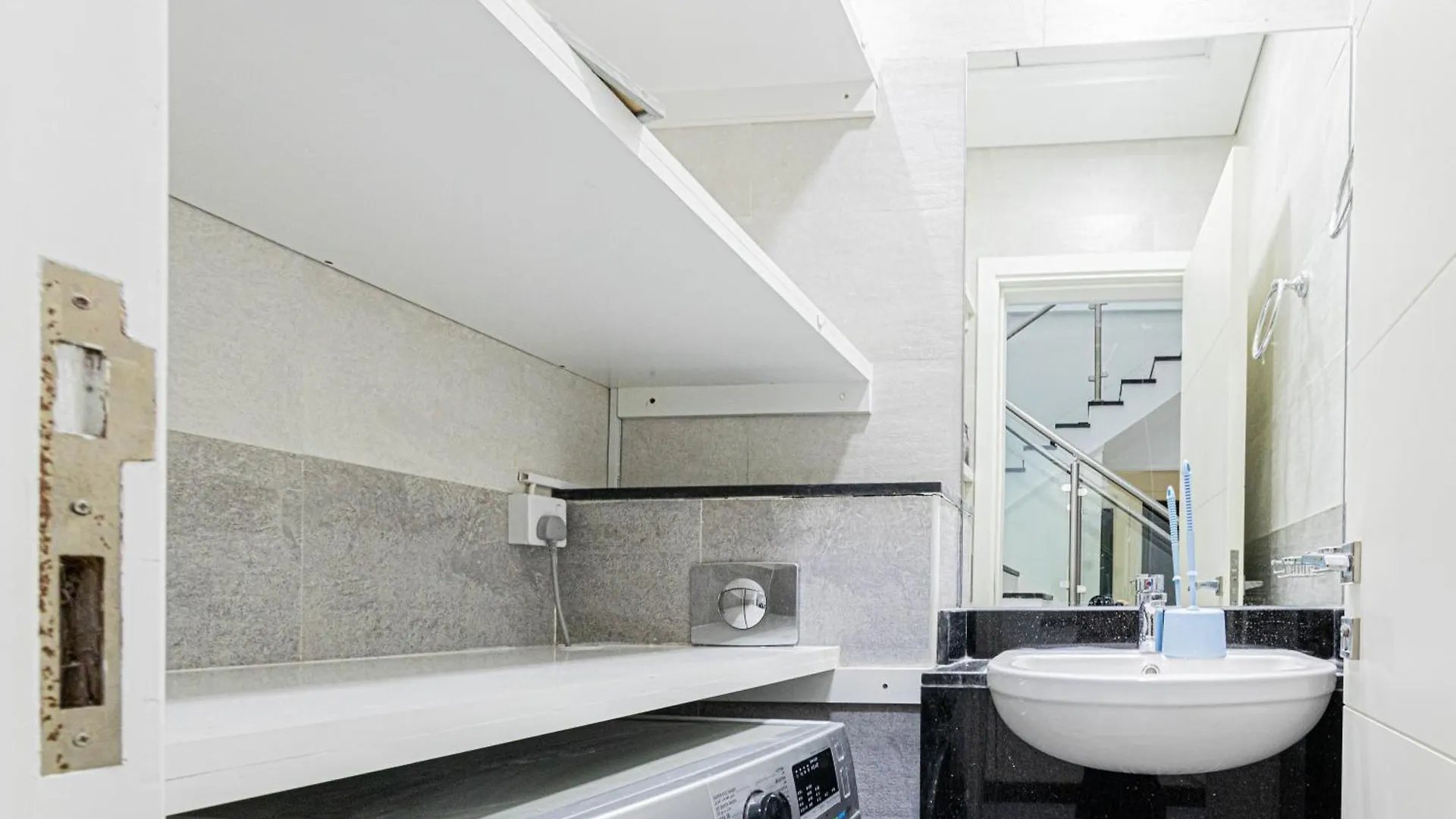 Elegant 3Br Duplex Crystal Residence ドバイ 0*,  アラブ首長国連邦